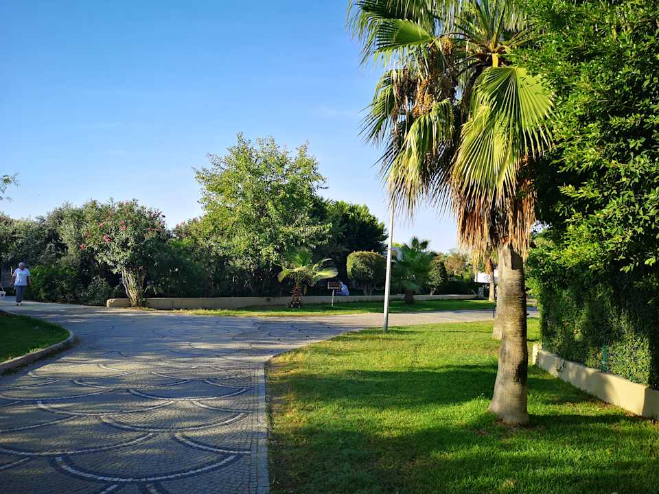 Strand Mary Hotel Side