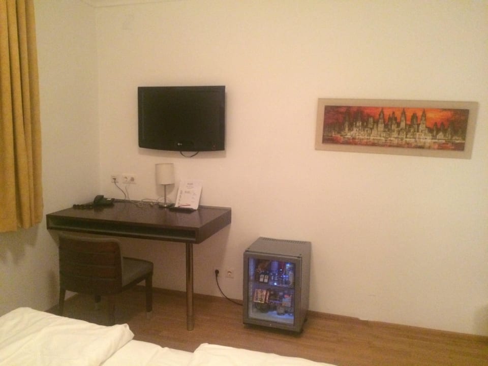 Schreibtisch Arion Airport Hotel