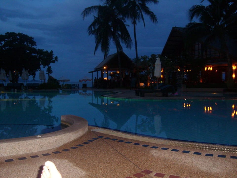 Pool & Poolbar abends NH Collection Samui Peace Resort