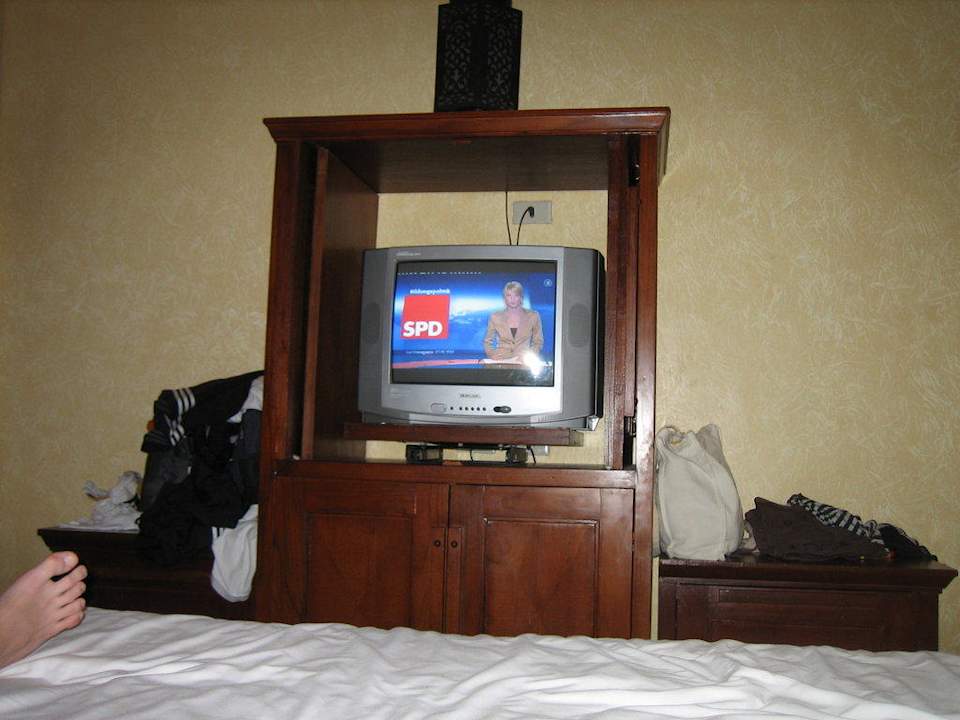 TV im Zimmer Ghazala Gardens