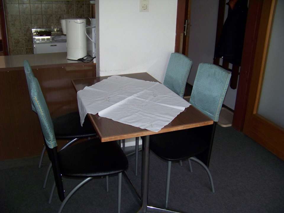 Essecke im Wohnzimmer Apartment Weirather Stefan