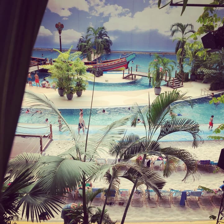 Pool Tropical Islands Resort