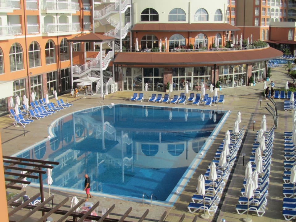 Blick vom Zimmer auf den Pool Sol Luna Bay