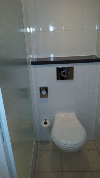 Toilette in einer Ecke Holiday Inn Express Zürich - Airport