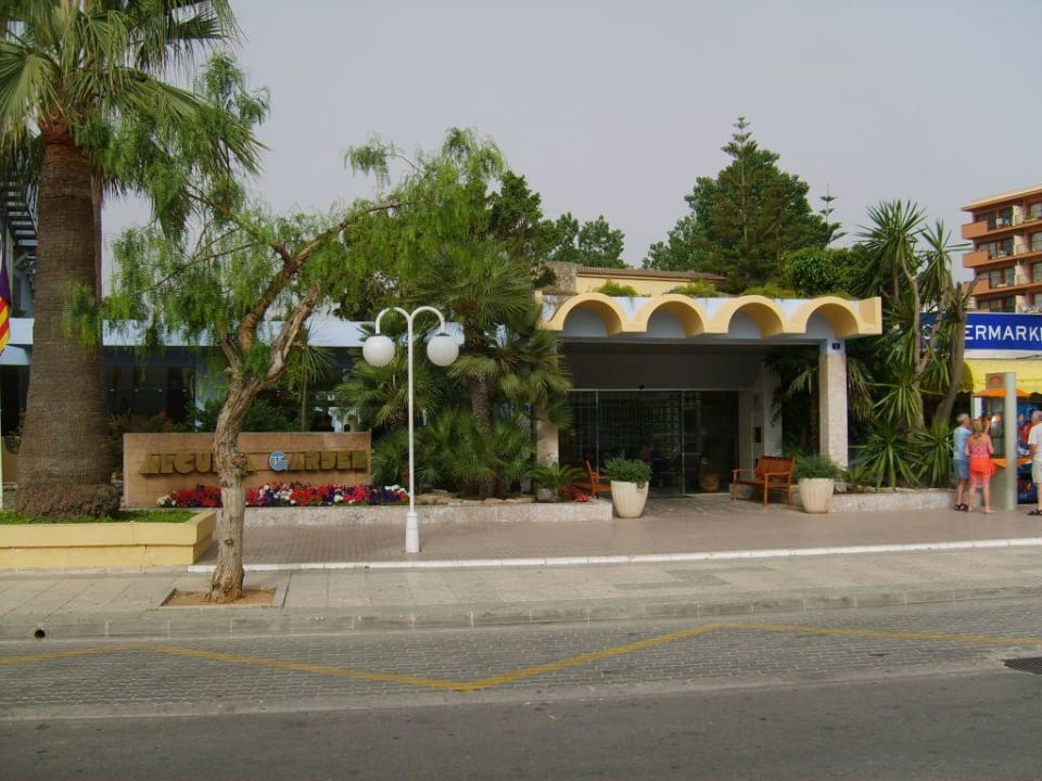 Hoteleingang von der Strassenseite Alcudia Garden Aparthotel