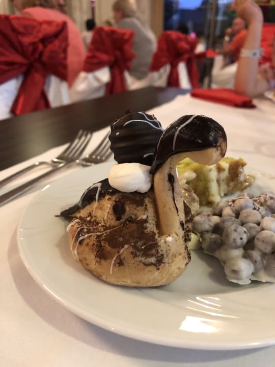 Gastro Port Side Resort Hotel