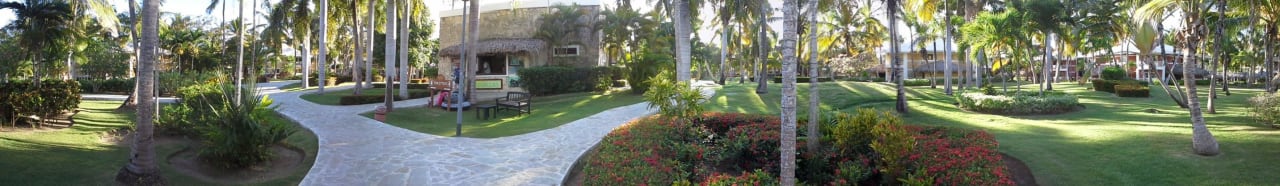 Panorama vom Pool Richtung Handtuchausgabe Bavaro  Grand Palladium Select Bávaro Resort & Spa