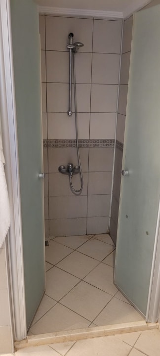 Zimmer Kamelya Aishen Club