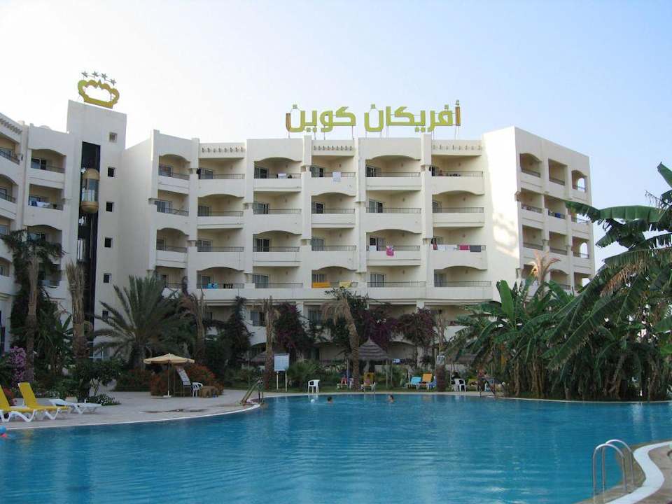 Hotel vom Pool aus gesehen Hotel African Queen