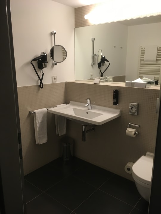 Zimmer Vienna House Easy by Wyndham Stuttgart