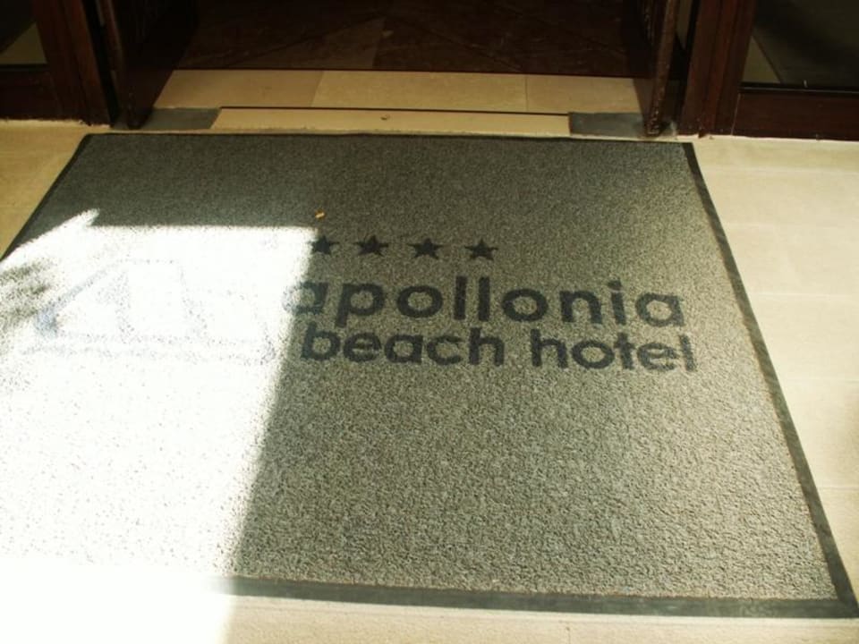 Eingang zum Hotel Apollonia Beach Resort & Spa