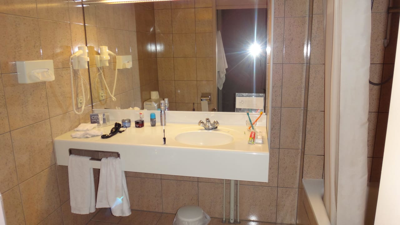 Bad mit Duschwanne, WC extra B-aparthotel Moretus