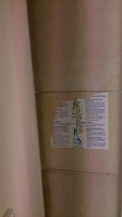 Hinweisaufkleber im Zimmer Hotel Zum Weissen Ross