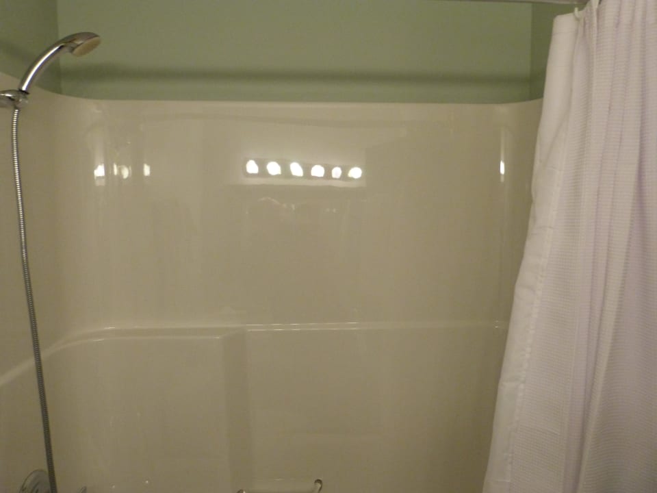 Shower Jamie's Rainforest Inn