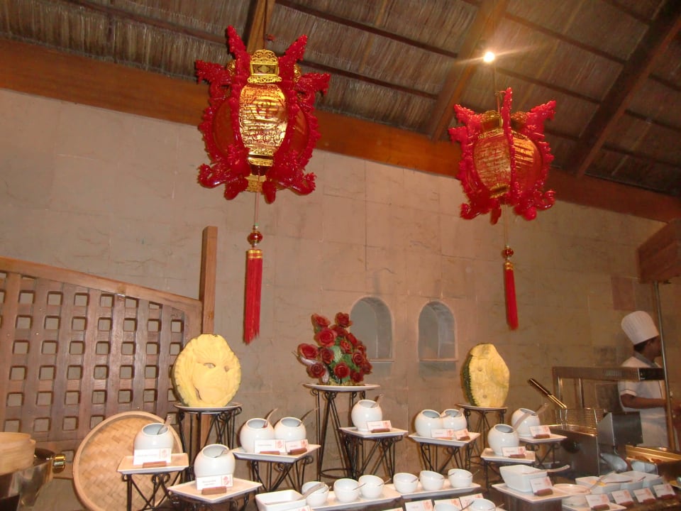 Chinesisches Buffet im Malaafaiy Kuramathi Maldives