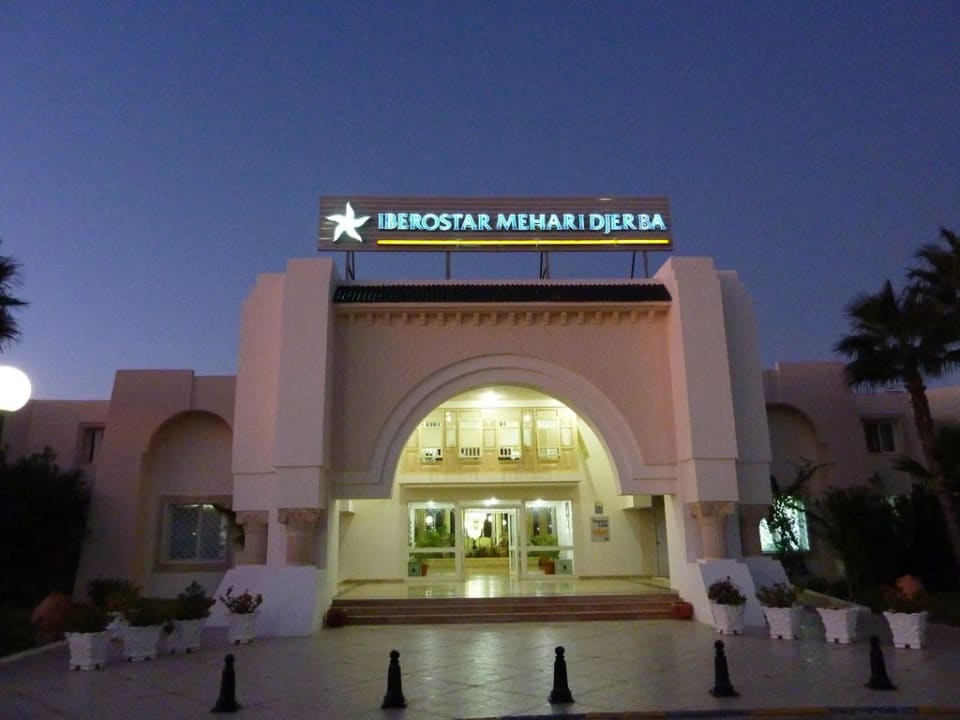 Hoteleingang Iberostar Waves Mehari Djerba
