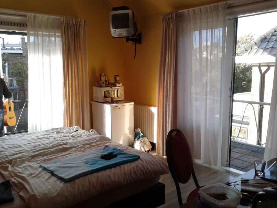 2 Balkone Pension Villa Tanahlot