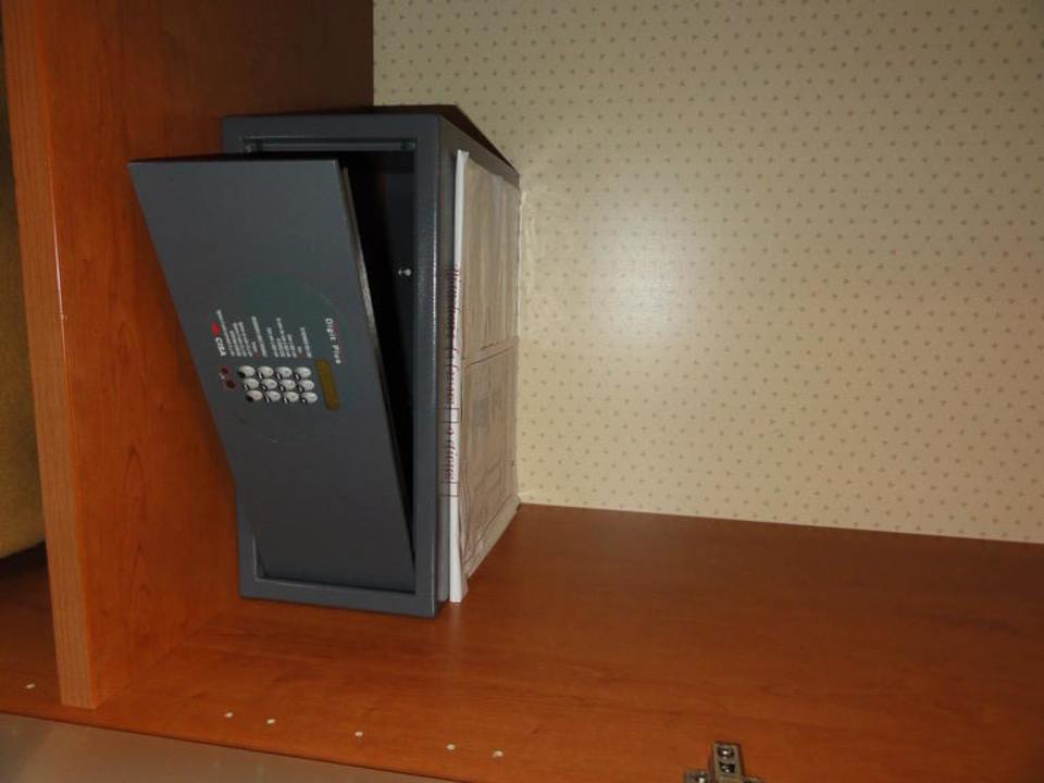 Der Safe im Schrank Hotel Leonardo