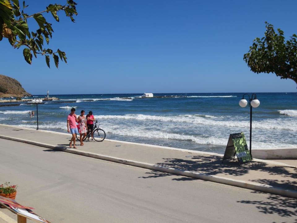 Strandspaziergang Corissia Beach Hotel