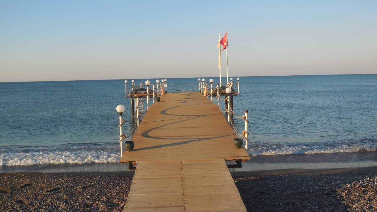 Hoteleigener Steg Sherwood Blue Belek