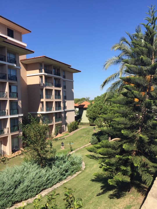 Hotel von der Auffahrt aus gesehen IC Hotels Green Palace