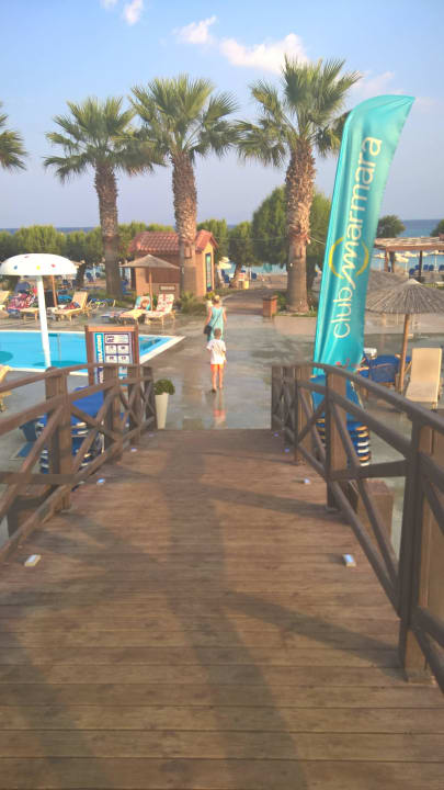 Weg zum Strand Doreta Beach Resort & Spa