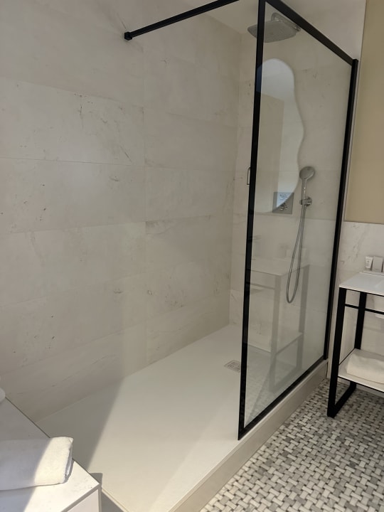 Zimmer Hotel Castel de Très Girard