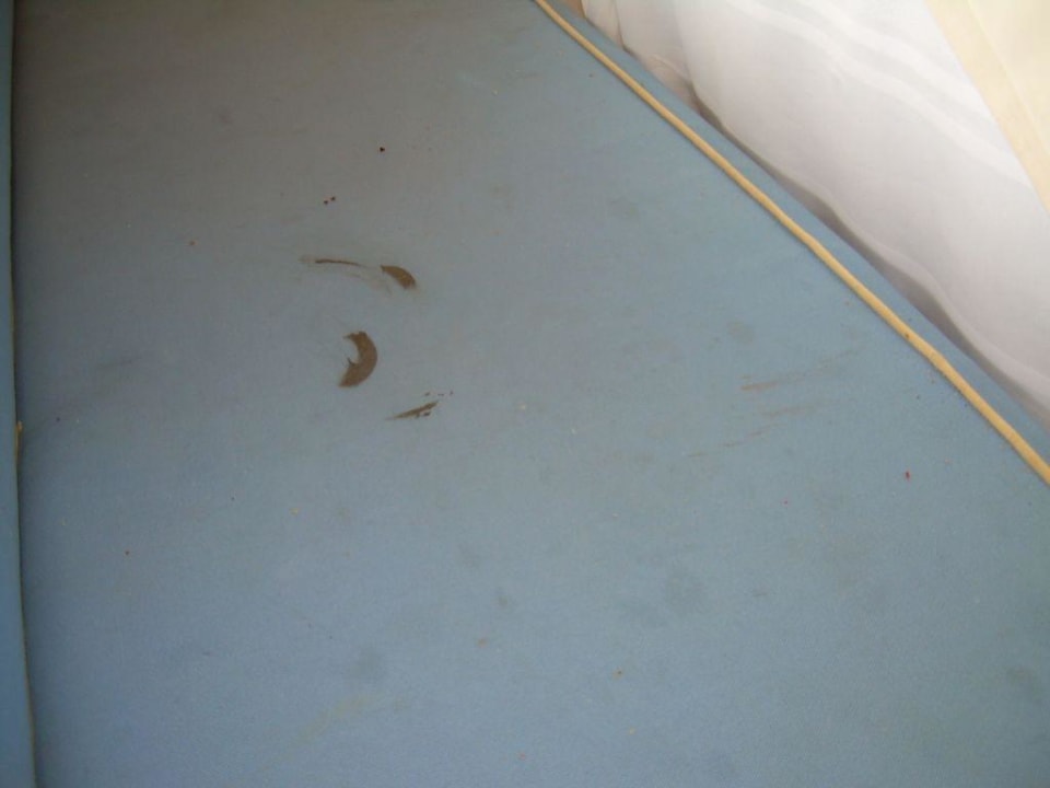 Essbank, mit Blut verschmiert Hotel Henry Village