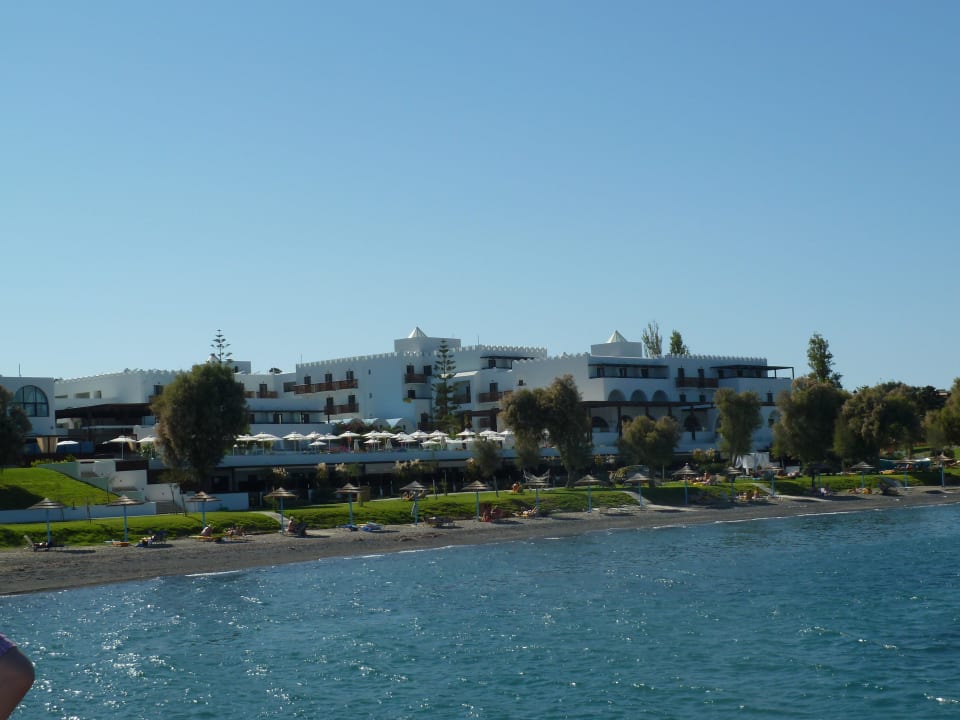 Das Hotel vom Meer aus gesehen TUI BLUE Oceanis Beach and Spa Resort