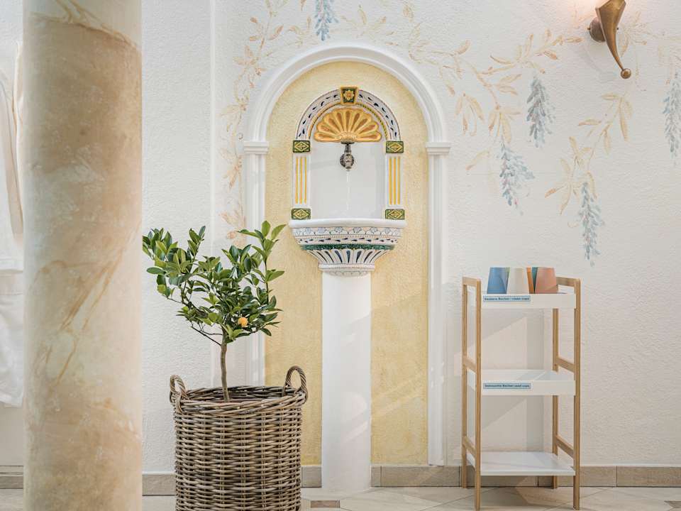 Pool Apparthotel Landhaus Veronika