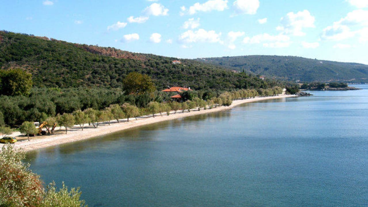 Razi Beach vor der Anlage Razi Beach Houses