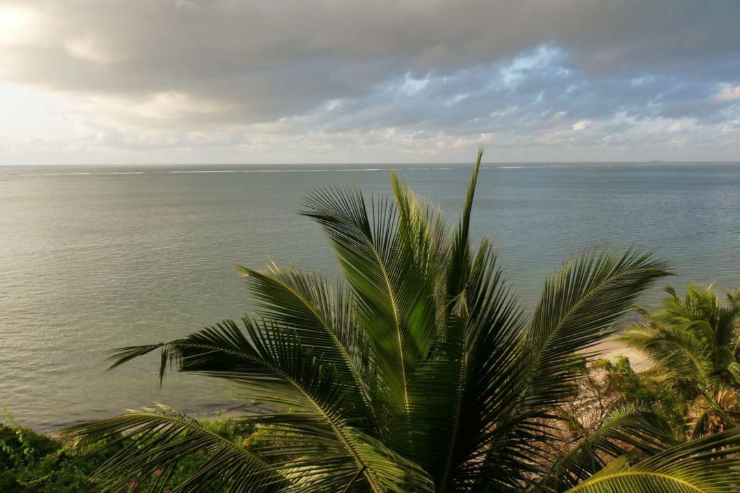 Blick vom Balkon am Morgen bei Flut PrideInn Flamingo Beach Resort & Spa