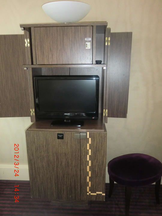 Safe, TV, Minibar Hotel Mondial am Dom Cologne- MGallery