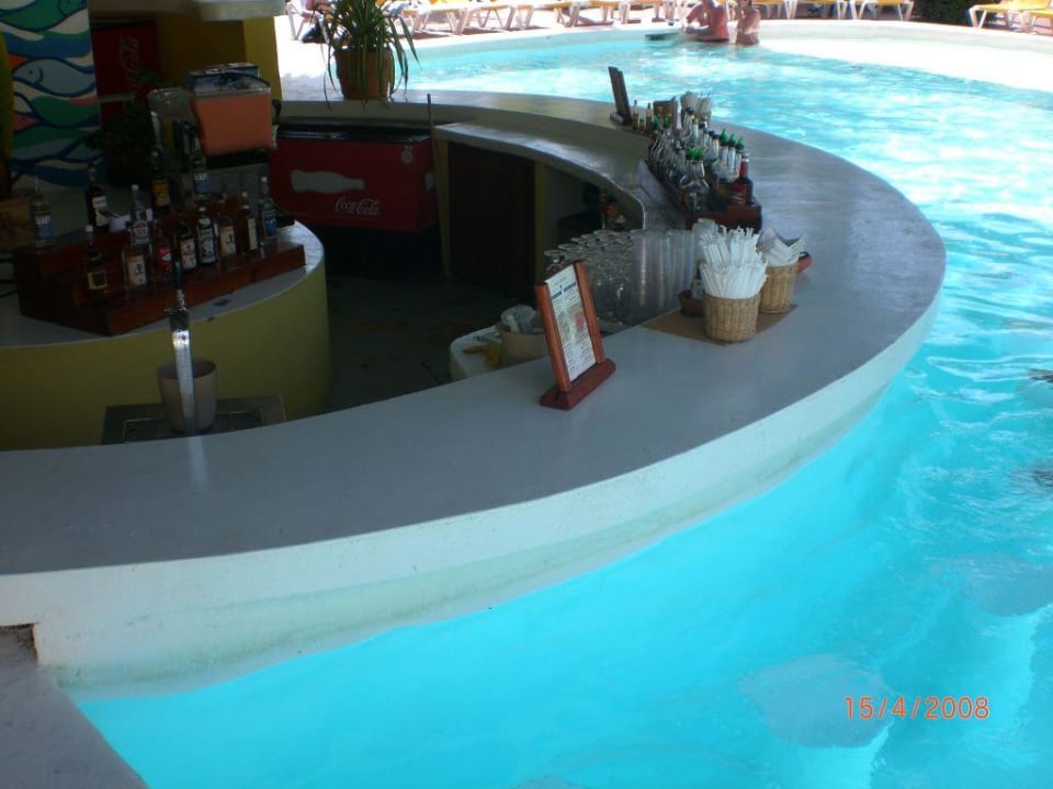 Bar de la piscine Catalonia Royal Bavaro - Adults only