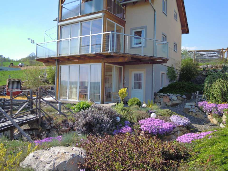 Liebevoll angelegter Garten Ferienwohnung Alpenblick