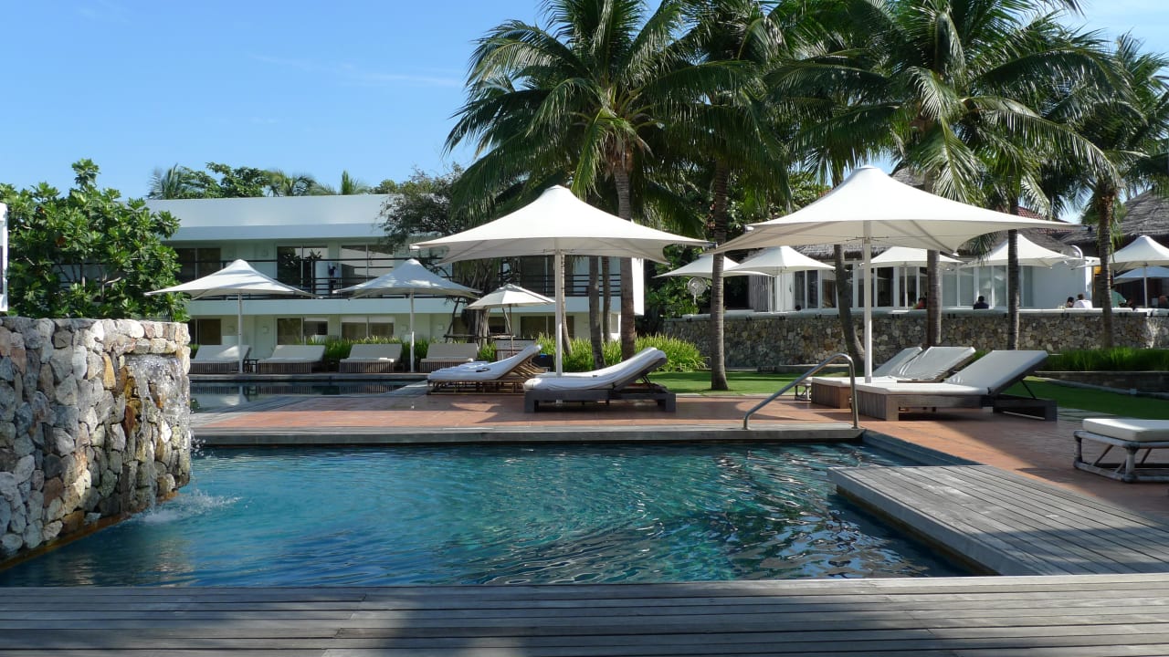 Large Pool Hotel Putahracsa Hua Hin