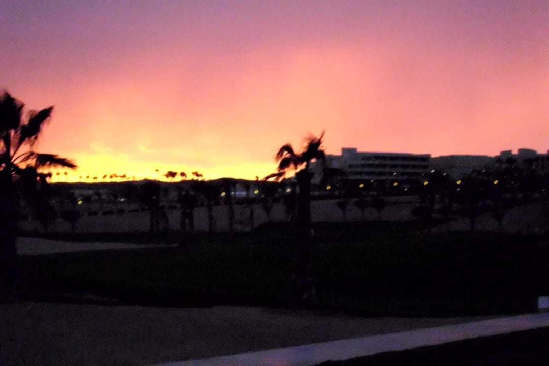 Sonnenuntergang JAZ Neo Saraya Palms