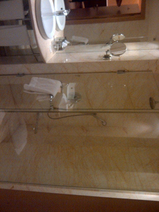 Bathroom shower Meliá Athens Hotel