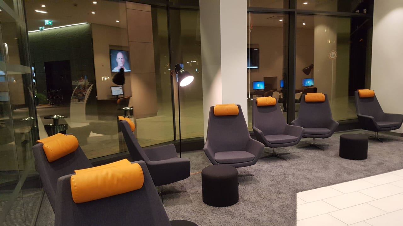 Neue schicke Sessel HYPERION Hotel Hamburg