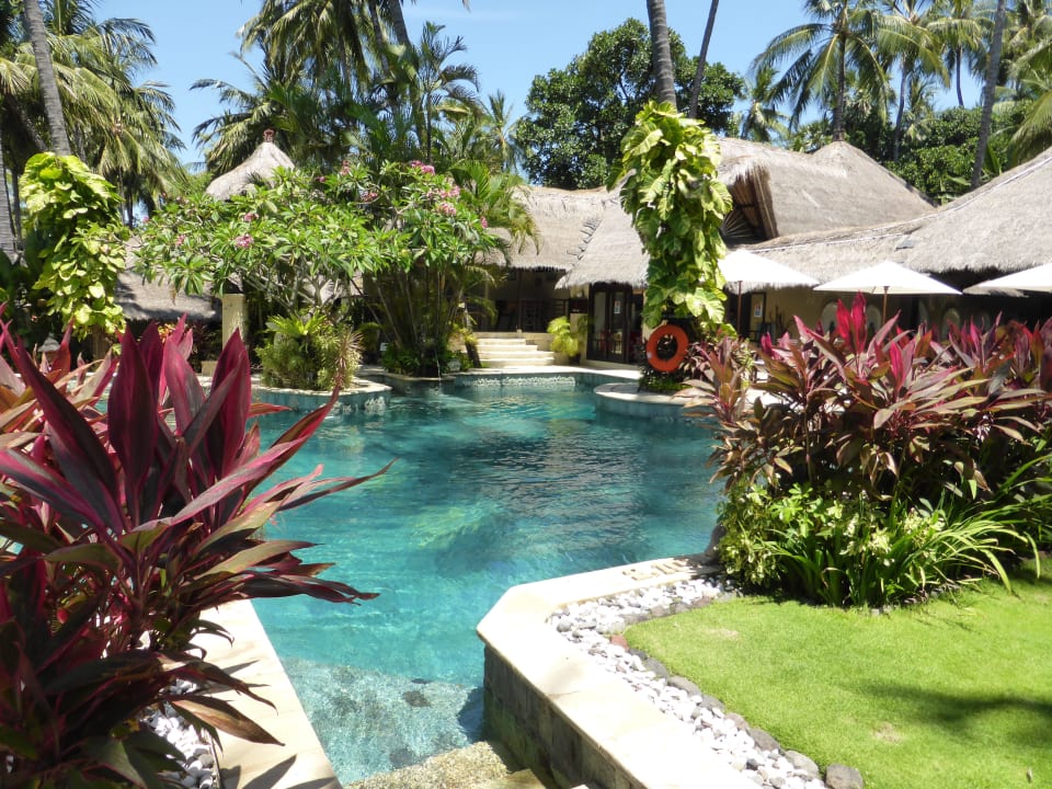 Poolbereich Alam Anda Ocean Front Resort & Spa