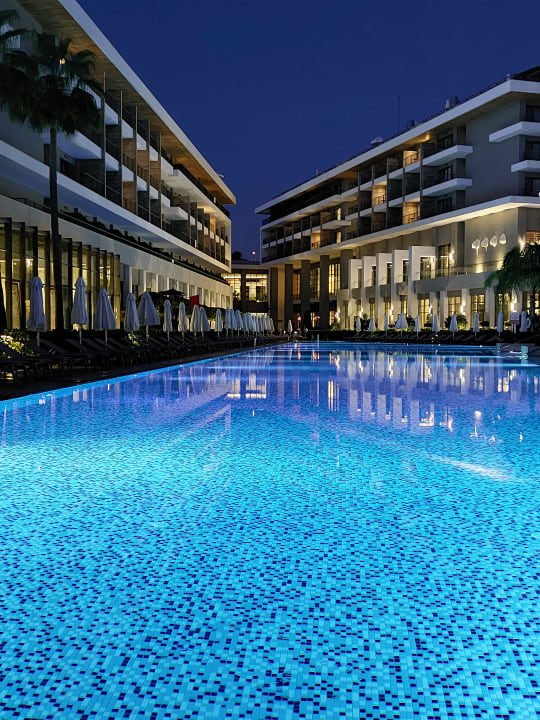 Pool Acanthus Cennet Barut Collection