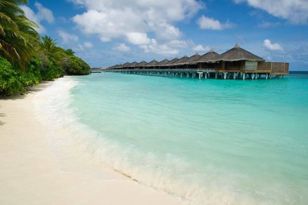 Unbelievable color of water Kuramathi Maldives