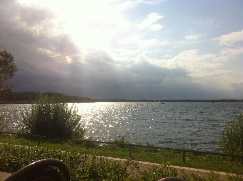Auf der Seeterrasse nachmittags Seehotel Weit Meer