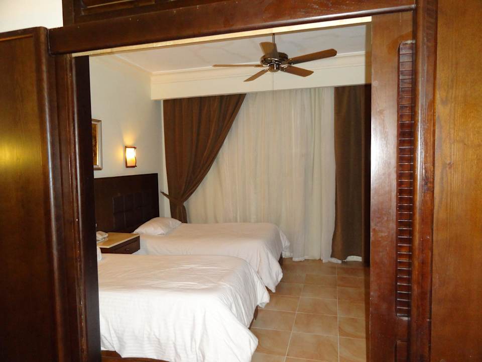 Durchgang zum zweiten Zimmer Pickalbatros Alf Leila Wa Leila Resort - Neverland Hurghada
