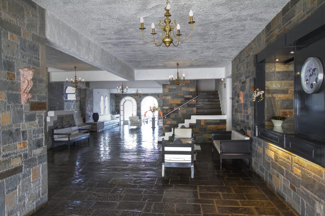 Lobby Peninsula Resort & Spa