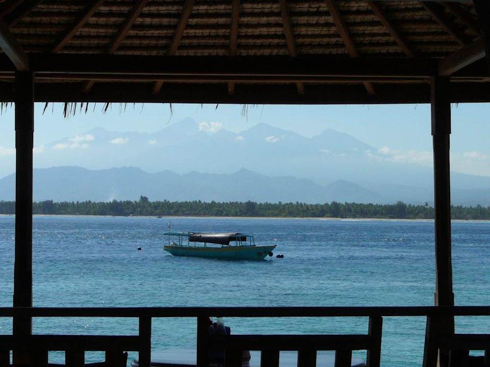 Blick nach Gili Air und Lombok Hotel Gazebo Meno