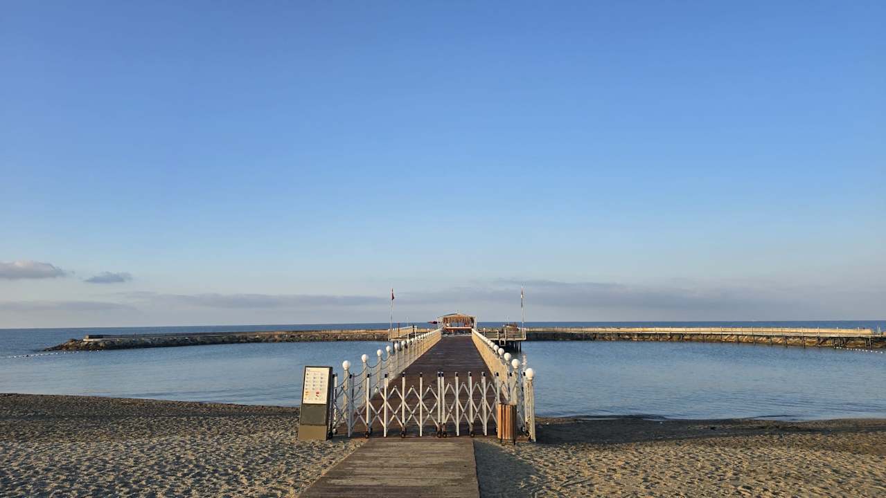 Strand Serenity Queen Hotel