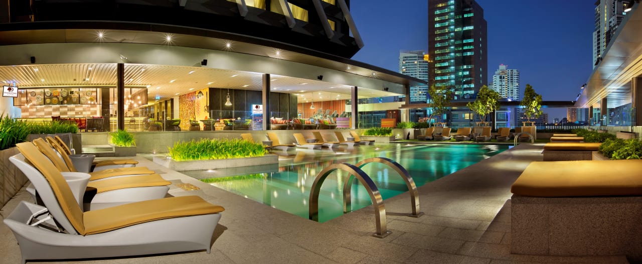 Pool DoubleTree by Hilton Hotel Sukhumvit Bangkok