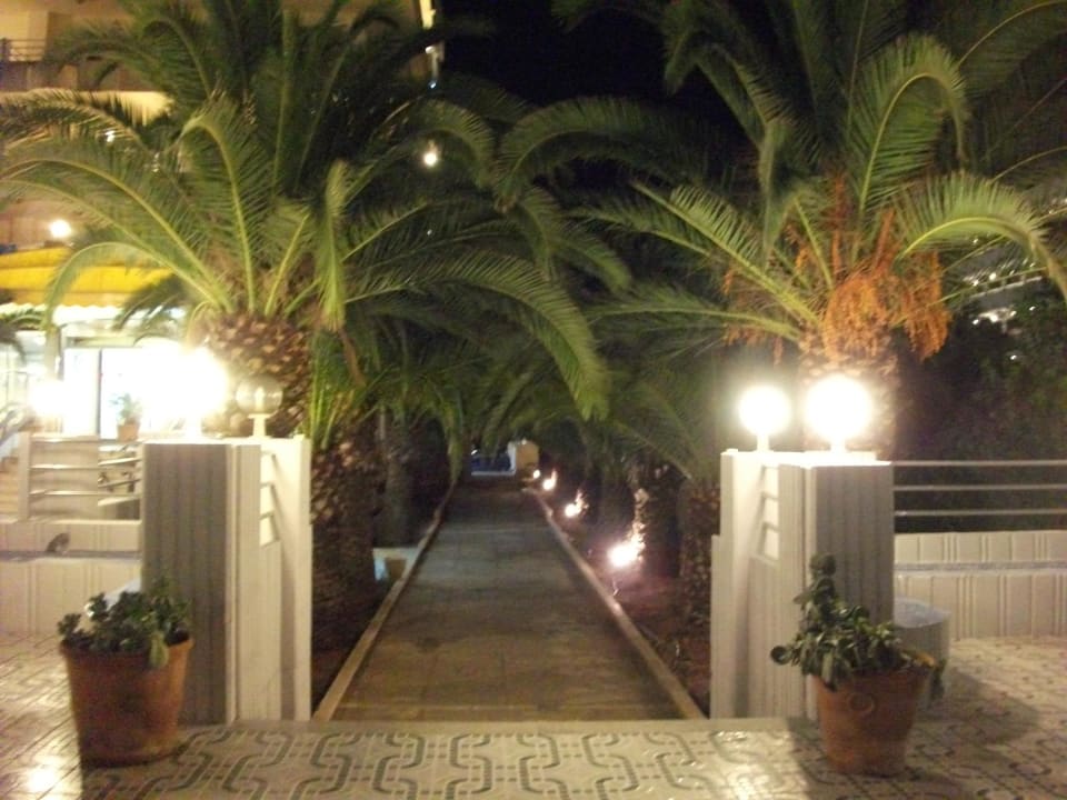 Weg zum Strand vom Hotel aus Bei Juan Playa Blanca