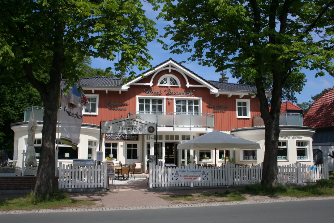 Außenansicht Hotel Strandeck